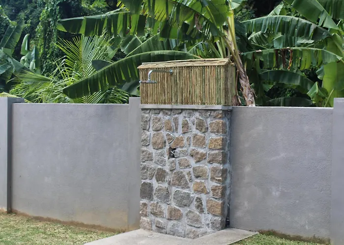H & M Bayview Seychelles Beau Vallon (Mahe)